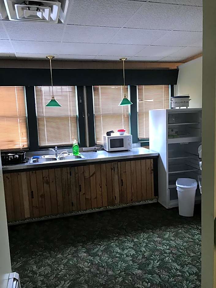 Evergreen Motel