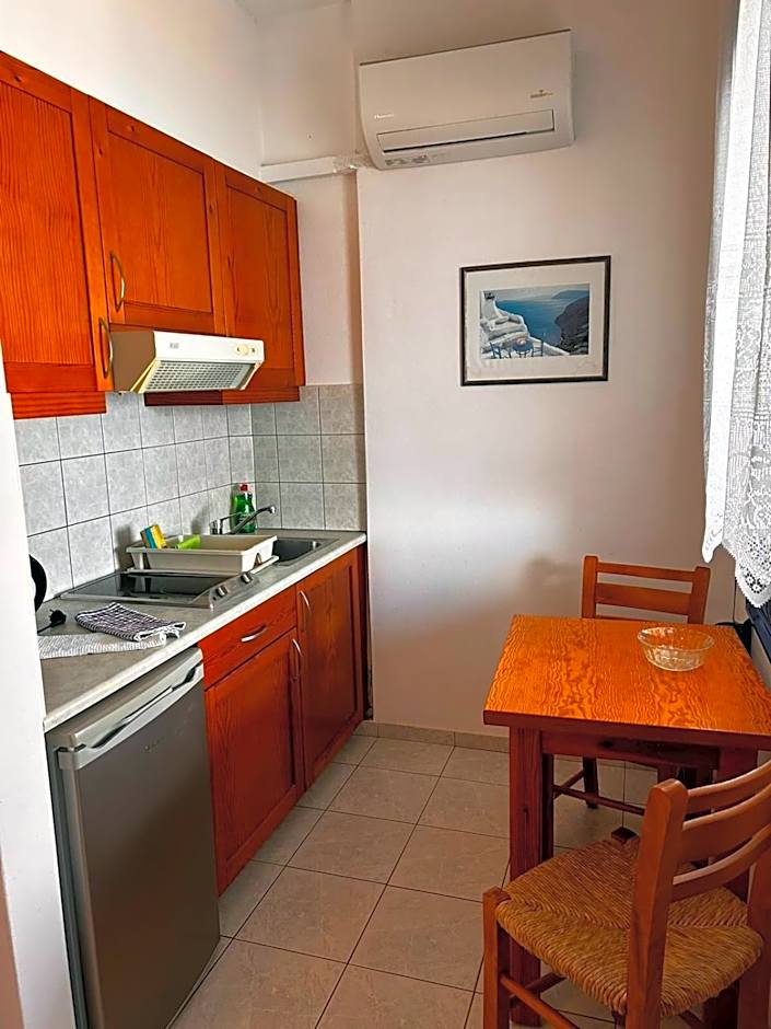 Finikas Studios & Apartments - Kalamaki Holidays