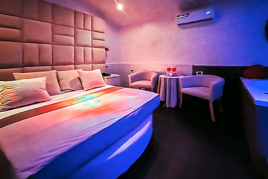 Bee Queen Hotel