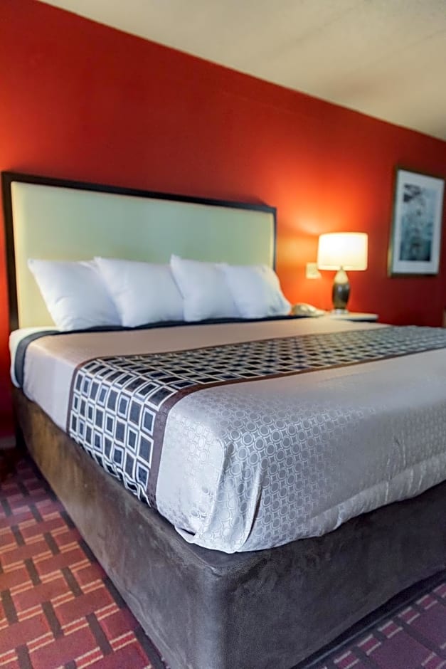 Spencer Inn & Suites