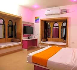 Hotel Marina Mahal