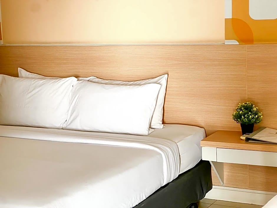 Nana Chat Bangsaen Hotel