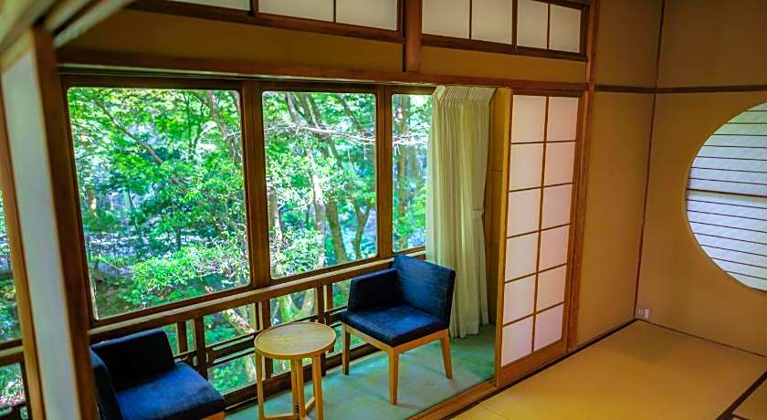 Nara Kasugaokuyama Tsukihitei