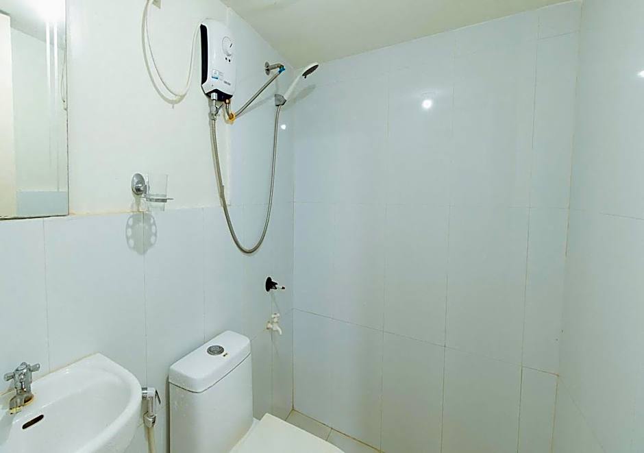 RedDoorz Segra Square Pension House