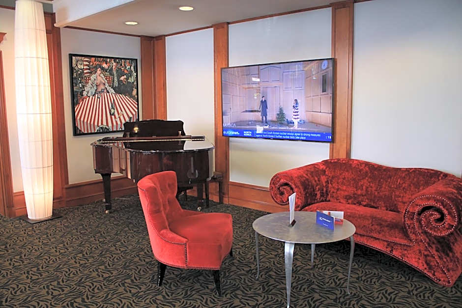 The New Midi Hotel