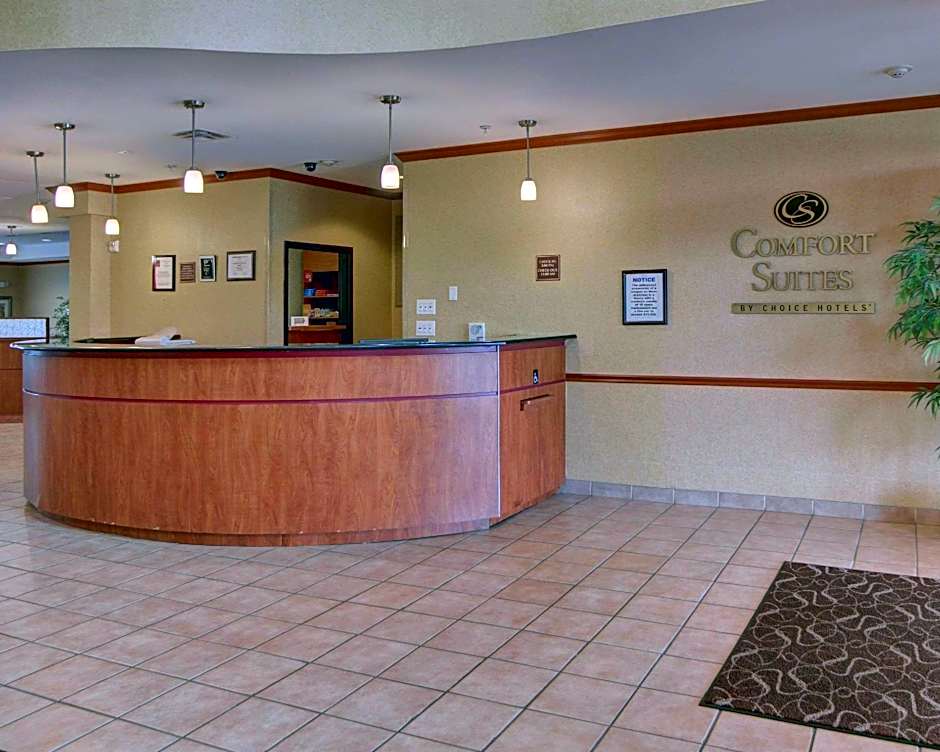 Quality Suites Near Cedar Creek Lake