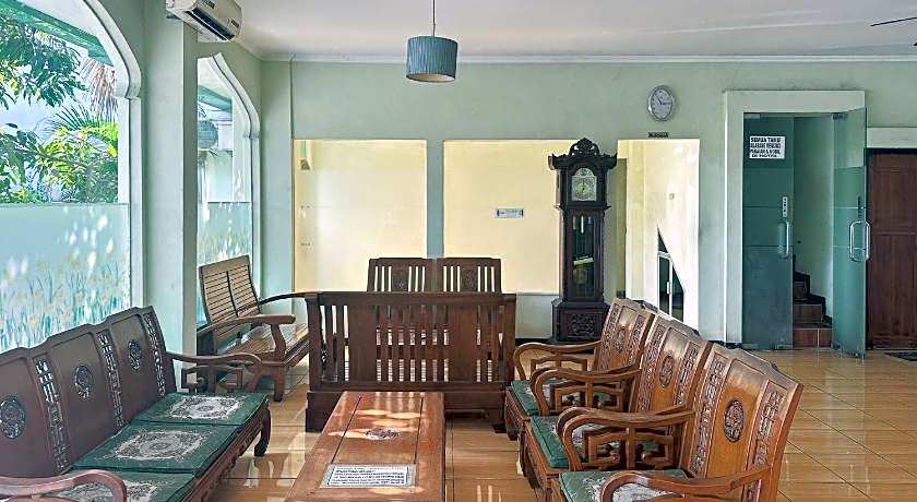 Global Inn Syariah Mitra RedDoorz near Juanda T1 Airport