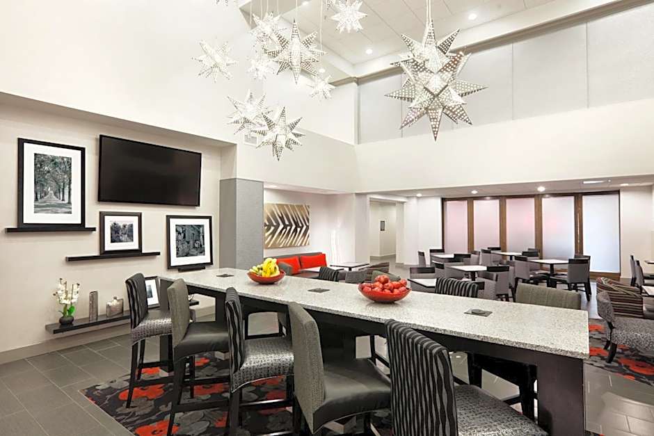 Hampton Inn & Suites Roanoke Airport