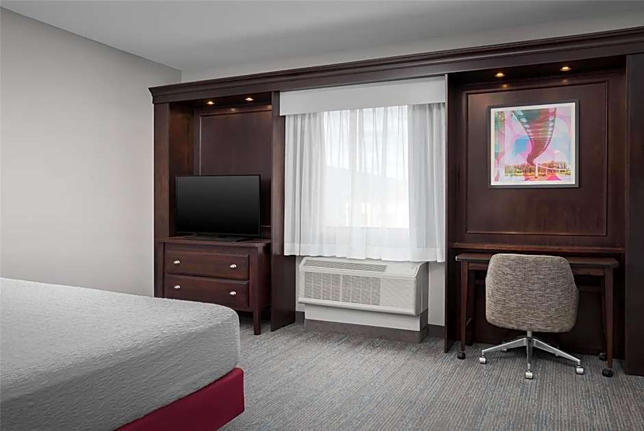 Hampton Inn By Hilton And Suites Omaha Downtown