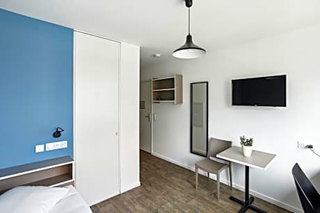 Studio (large single bed)