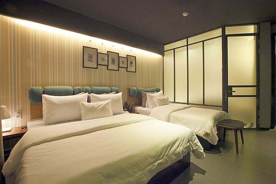 Brown Dot Hotel