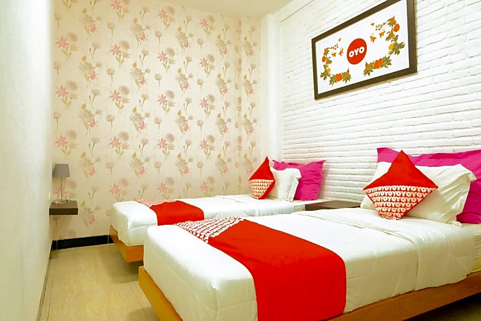 OYO 354 32 Residence