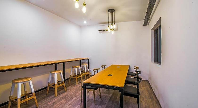 Super Townhouse Galleria Market Near Golf Course Road