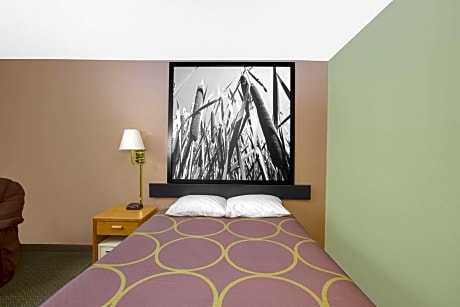Queen Room - Mobility Access/Non-Smoking