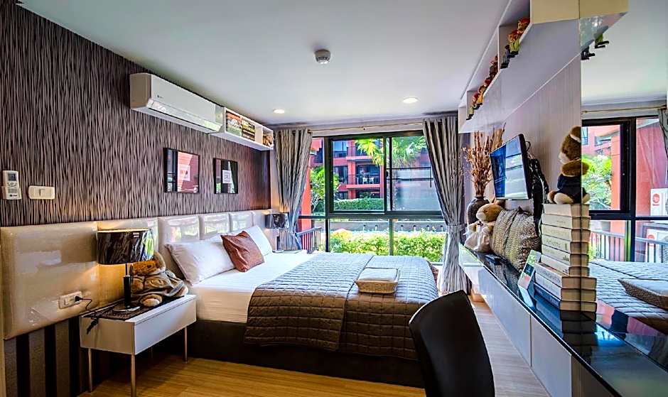 Bluroc Huahin Pool View