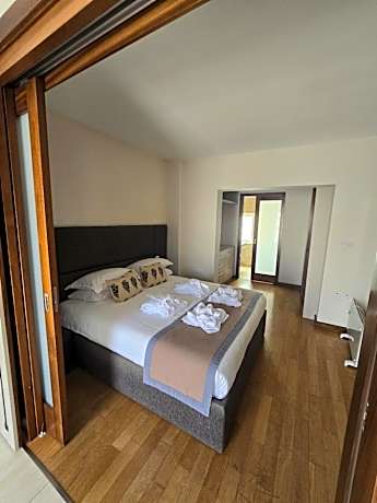 Studio Apartment with One Double Bed