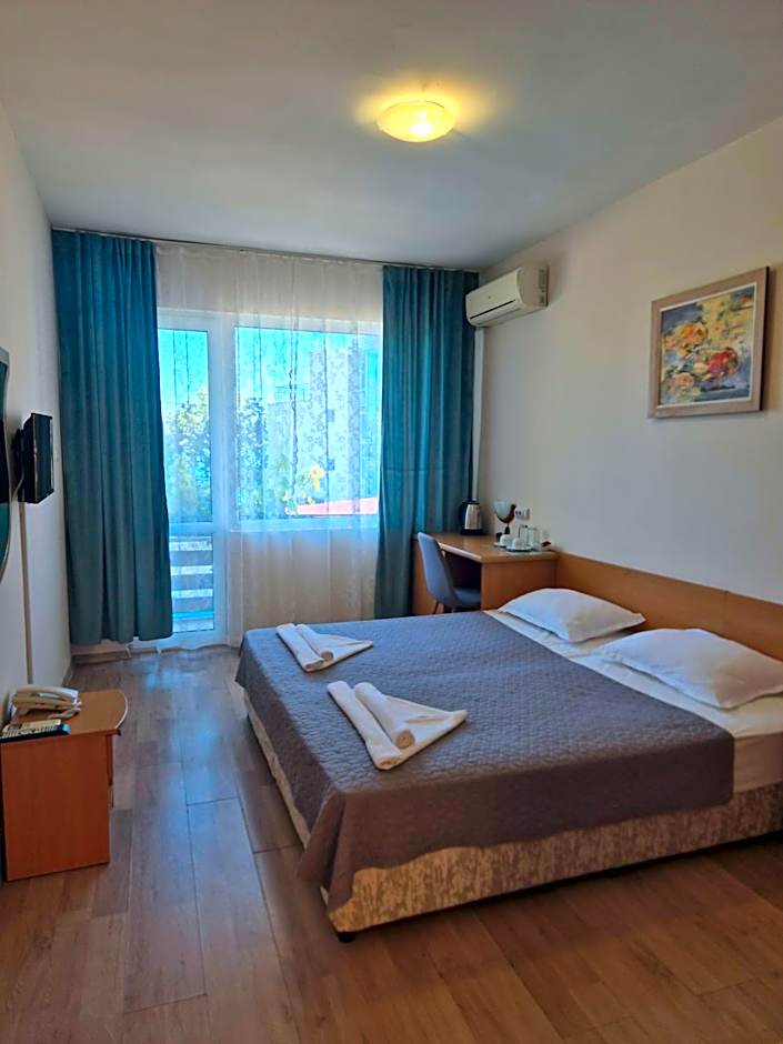 Ahilea Hotel - Free Pool Access