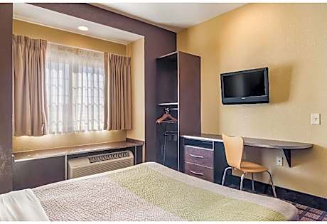 1 Queen Bed | Non-Smoking, Micfridge