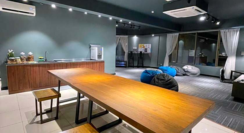 Homy Seafront Hostel