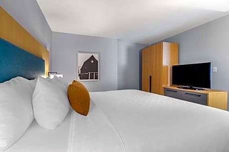 Junior King Suite - Non-Smoking