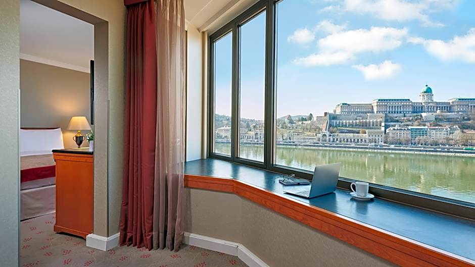 Zdjęcie 1 z 5 — Junior 1 Queen Bed Suite, River View