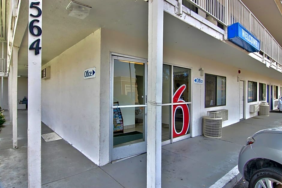 Motel 6 Woodland, CA - Sacramento Airport