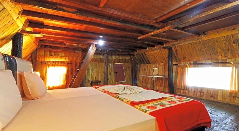 Tuk Tuk Timbul Bungalows