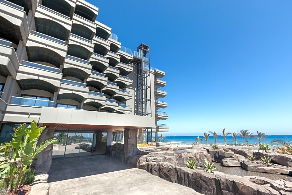 Hotel Faro, a Lopesan Collection Hotel