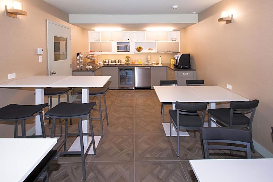 Le Chabrol Hotel & Suites