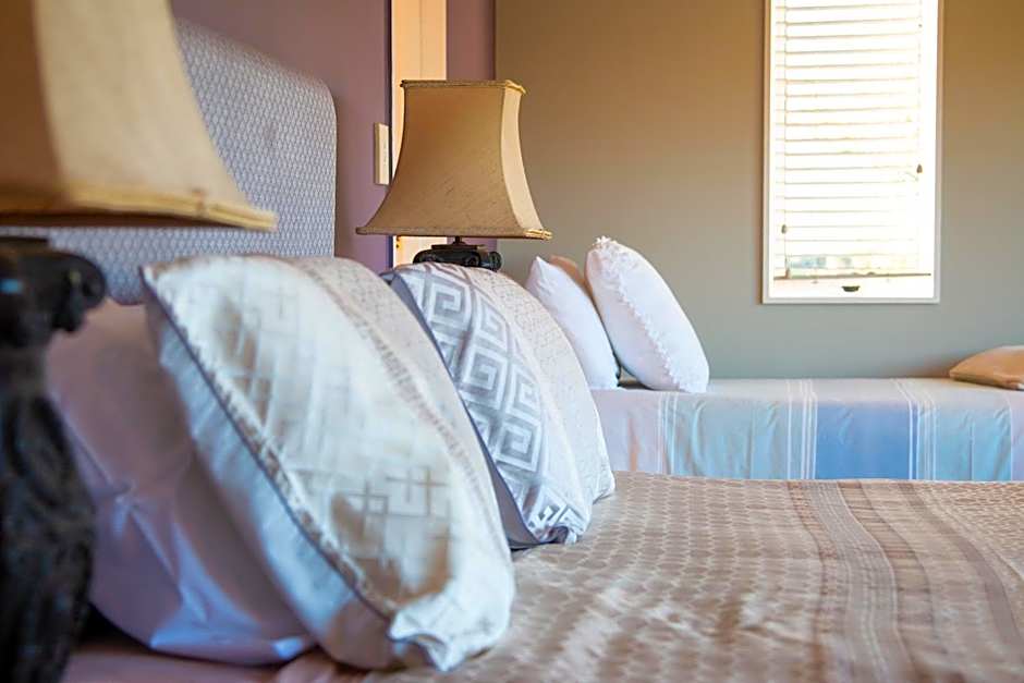 Maxwell's Guest House and Tiny Home