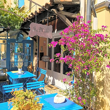 Gite Fa Mille maison bleu