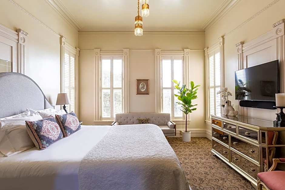 Pinc Lady Mansion