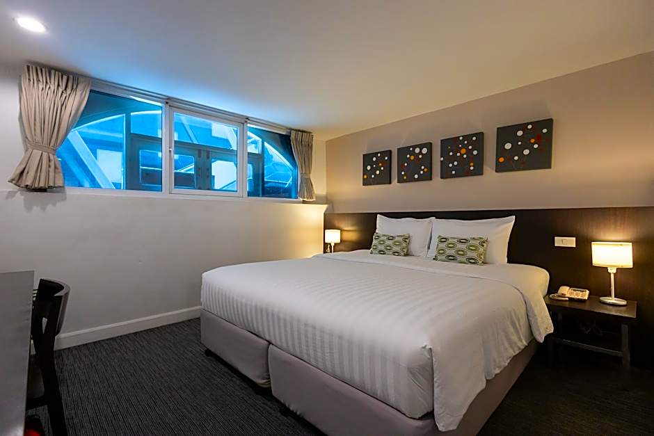 24 Inn at BTS Phrom Phong