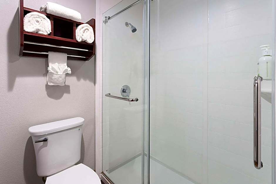 La Quinta Inn & Suites by Wyndham Buffalo Airport