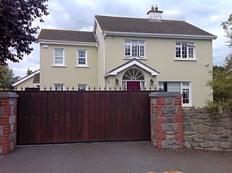 Tess's Guest House R95K6N1 This Property is unsuitable for children under 12 years old
