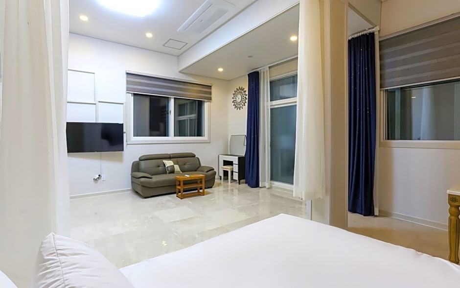 Gangneung Buchaegil Motel and Pension