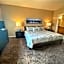 Deluxe Downtown Condo Close to Everything!