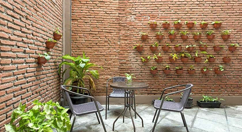 RedDoorz Hostel near Malang Train Station 3