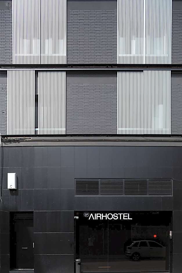 Airhostel Barcelona Airport 24h