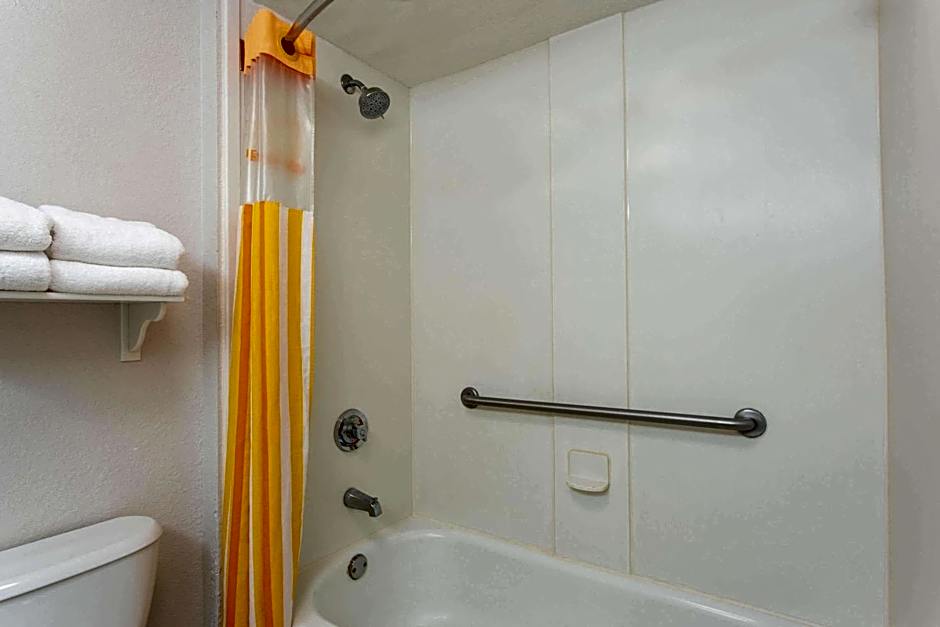 La Quinta Inn & Suites by Wyndham Jacksonville Butler Blvd