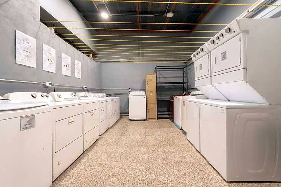 205 Zocalo Cathedral 2bdrmB 2Bath fits 10 AC Apt