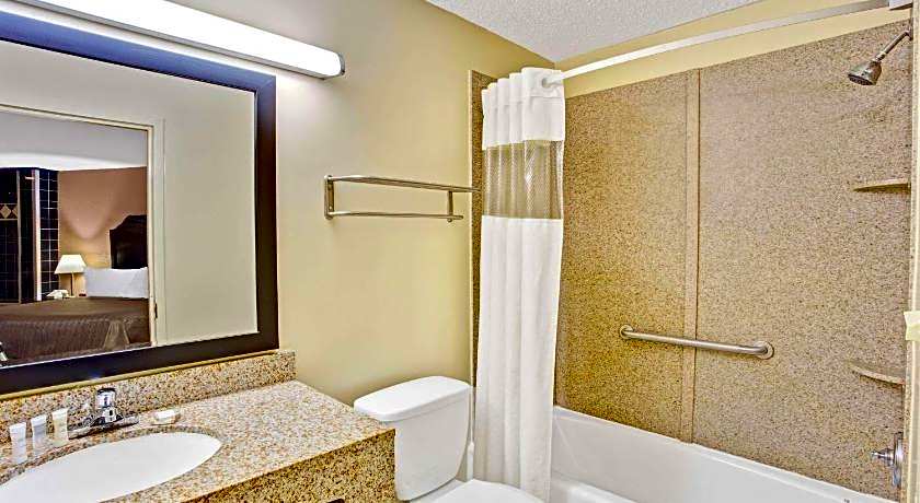 Howard Johnson by Wyndham Pikesville