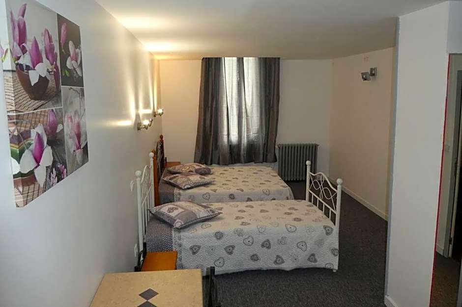 eTANIT ! Parking VélO, Etape Bicycle - 1mn a toute Connection Bus,Train et Aéroport - Calme Plein Centre de Beziers pour visiter,manger - Chambres Climatisées, Spacieuses Amenagees pour Singles, Couple, et ou Familles - Consigne et Petit Dej en plus