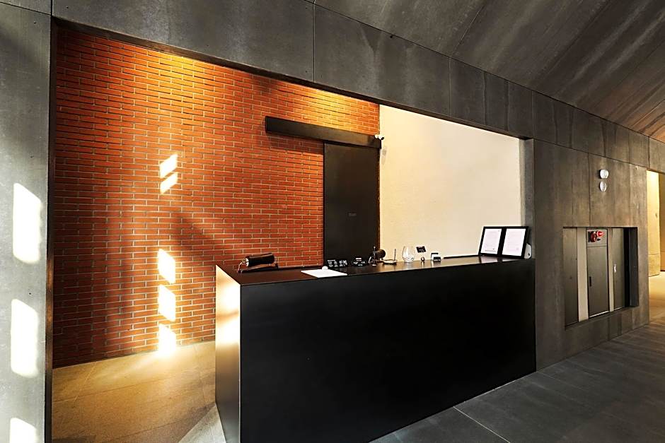 HOTEL498