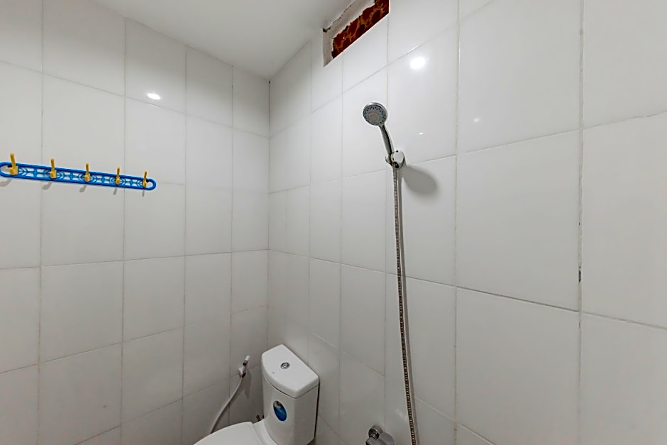 RedDoorz Syariah Plus near Tugu Bubur Ayam Cianjur