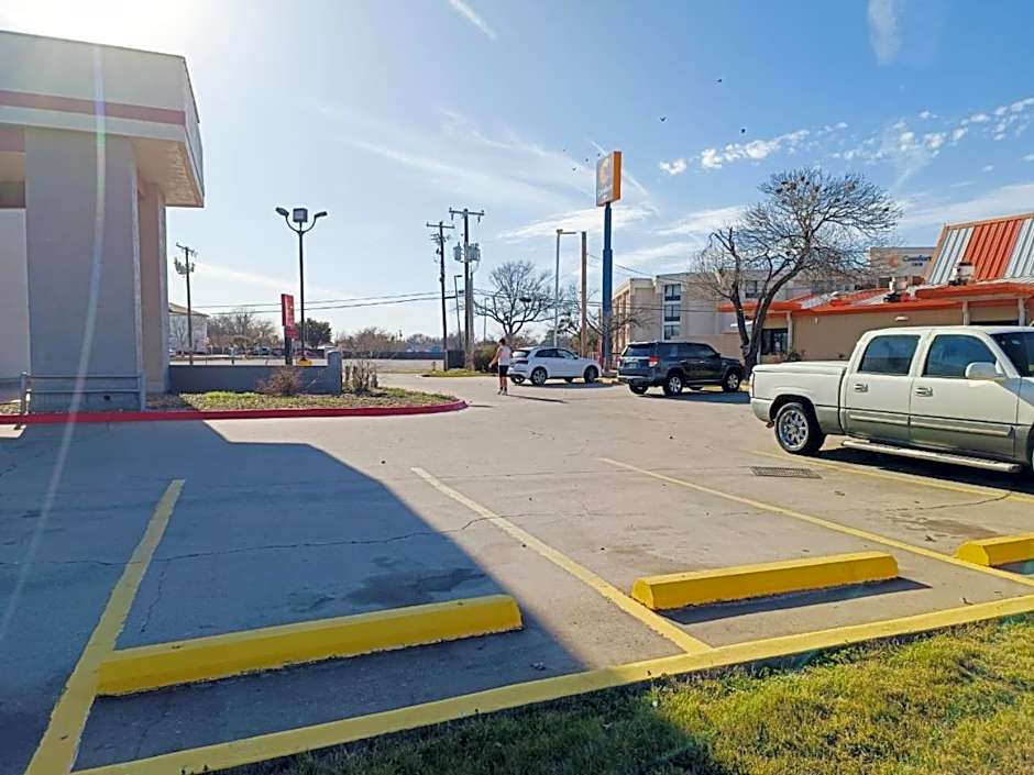 Travelers inn by OYO Wichita Falls