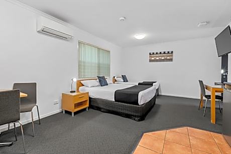 Twin Room with Kitchenette Facilities