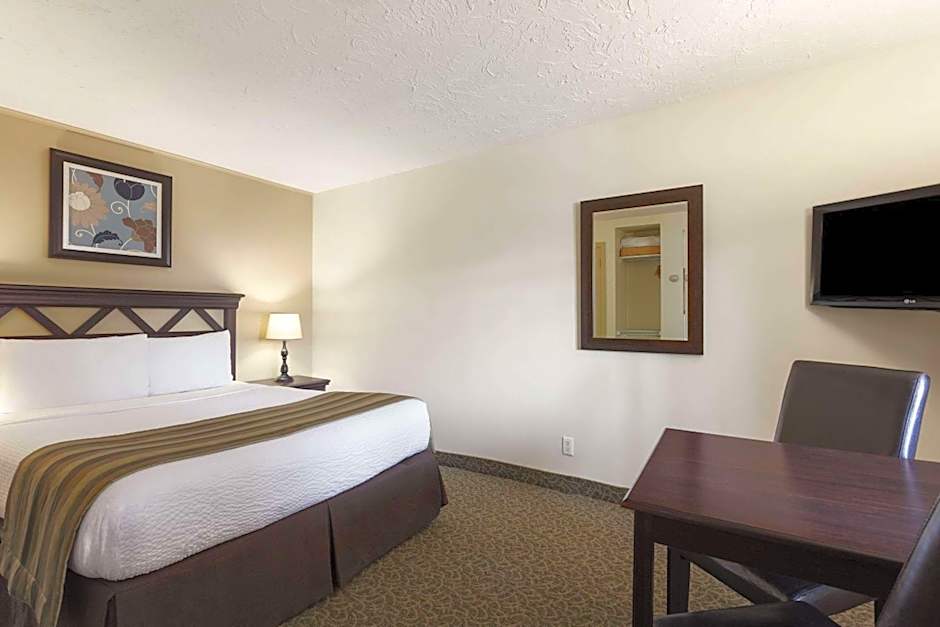 Days Inn by Wyndham Montreal East