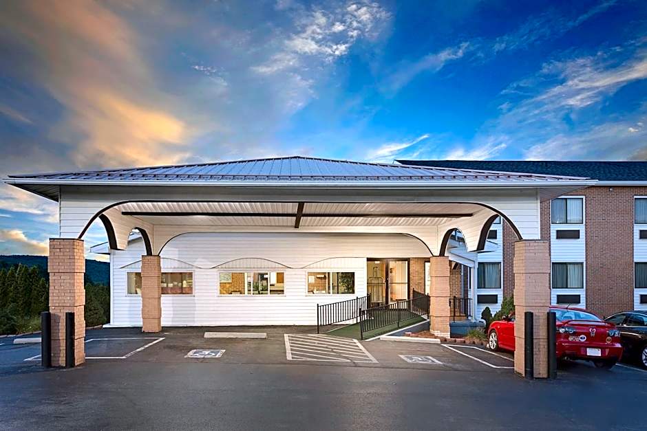 Super 8 by Wyndham Hillsville