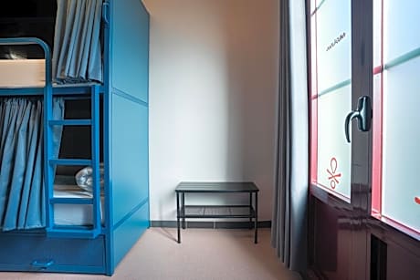 Bed in 8-Bed Dormitory Room with Shared Bathroom